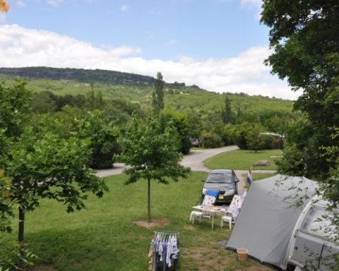 Rivierzijde - Standplaats met uitzicht op de Coiron