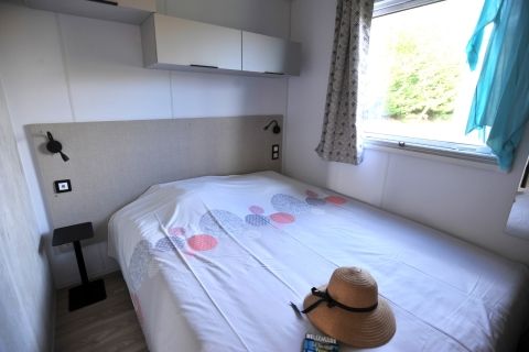 Mobil-home - Bedroom with a double bed